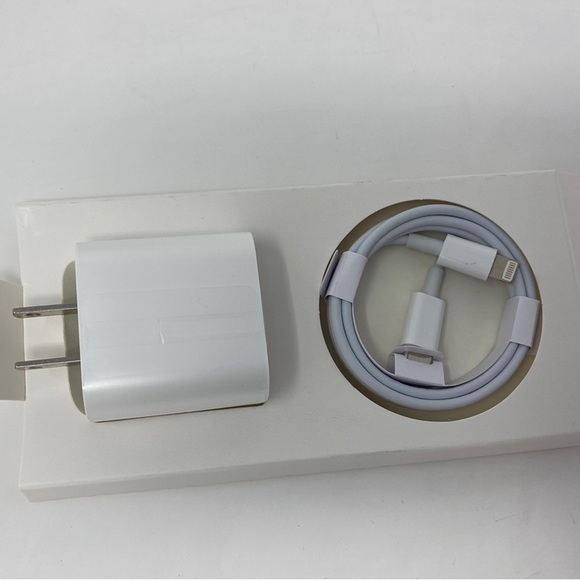 Excellent, very fast and high quality iPhone charger with high quality cable - Picture 4 of 4